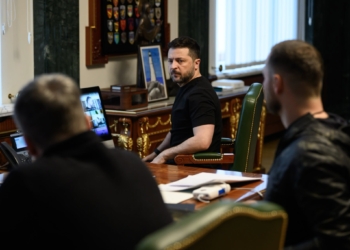 Сьогодні ворог бив по Києву касетною балістикою – одна ракета ударила по історичному центру, між лаврою та монастирем, – Зеленський