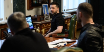 Сьогодні ворог бив по Києву касетною балістикою – одна ракета ударила по історичному центру, між лаврою та монастирем, – Зеленський