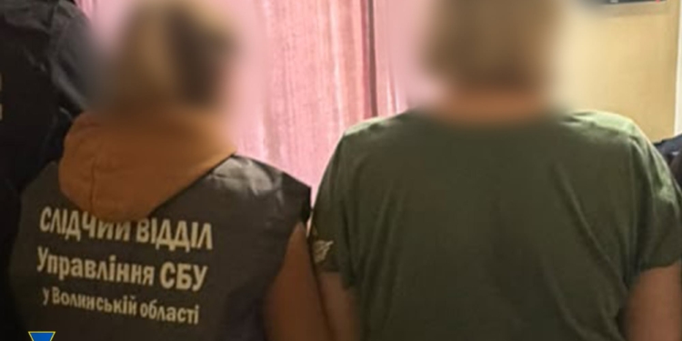 СБУ затримала мешканку Донецька, яка воювала проти України, а тепер приїхала за паспортом для виїзду до ЄС (ФОТО)