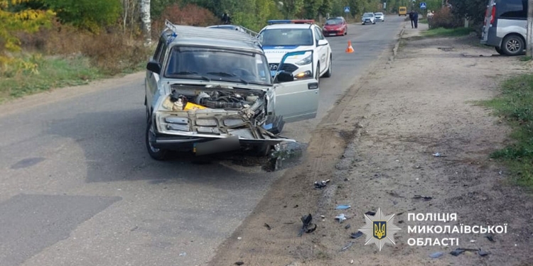 У Миколаєві ВАЗ зіштовхнувся з мотоциклом – двоє в лікарні (ФОТО)