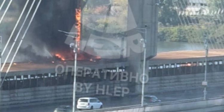 Російські дрони атакували Південний міст у Києві (ВІДЕО)