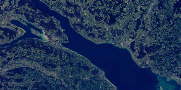 Озеро в Швейцарії, найбільше джерело питної води в Європі, обміліло до мінімуму за 135 років