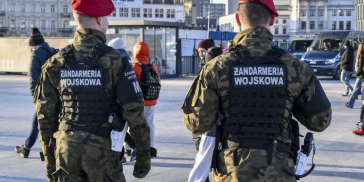 У Польщі військових жандармів отруїли невідомою речовиною, яку прислали поштою