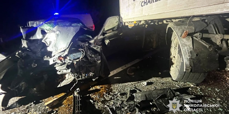 Зазнали травм водій та пасажир легковика – на Миколаївщині ДТП за участю MAN та ВАЗу (ФОТО)
