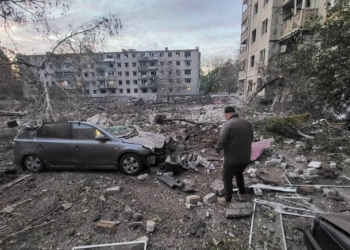 У Кременчузі зруйновано частину вулиці, у Прилуках під завалами люди. Чим ворог бив по Україні (ФОТО, ВІДЕО)
