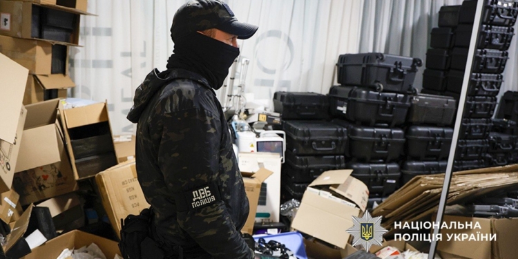 Поліція викрила злочинну групу, яка купувала списані дрони, майкапила їх і продавала як нові (ФОТО, ВІДЕО)