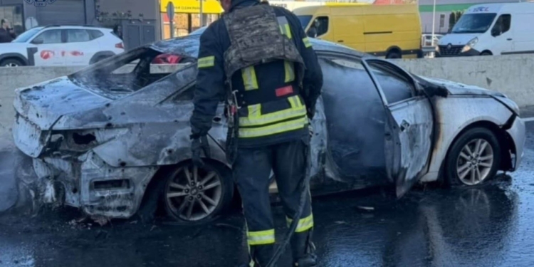 Рашисти вдарили по Одеській трасі біля Києва, люди згоріли живцем (ФОТО, ВІДЕО)