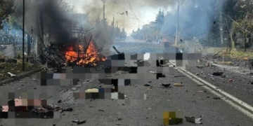 30 людей загинуло в автобусі на зупинці у Краматорську, на який рашисти скинули КАБ (ФОТО)