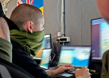 Нацгвардійці відправили в Олешки з допомогою дронів дитяче харчування та іграшки. І для чогось розтрубили про це на весь світ (ФОТО)