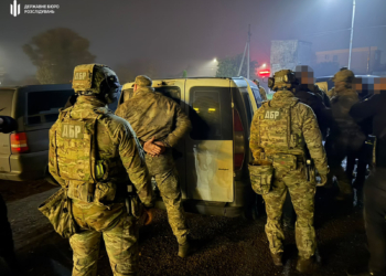 На Буковині ДБР затримало п’ятьох посадовців ТЦК – за катування, викрадення людей і хабарництво (ФОТО)