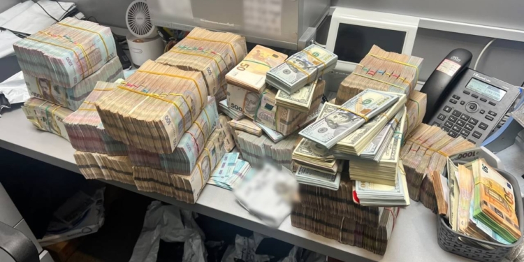 В Україні викрили тіньову фінансову мережу та вилучили понад 630 млн грн (ФОТО)