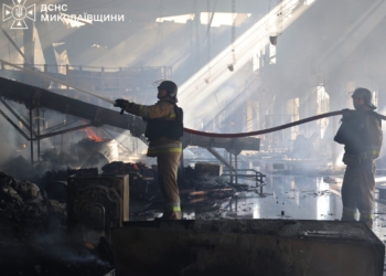 Рятувальники показали наслідки сьогоднішнього удару дронами по Миколаєву (ФОТО)