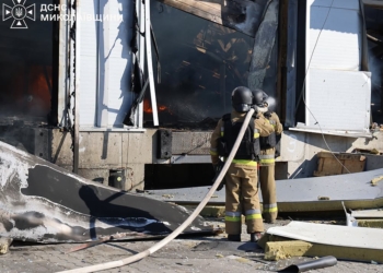 Рятувальники показали наслідки сьогоднішнього удару дронами по Миколаєву (ФОТО)