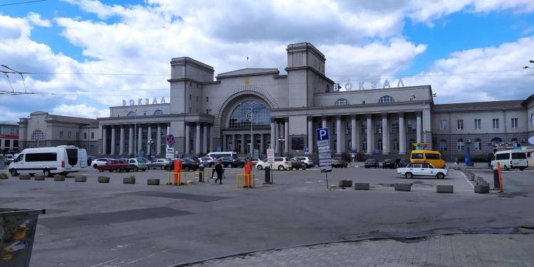 Рашисти вдарили по платформі вокзалу в Дніпрі – багато загиблих і поранених (ФОТО)