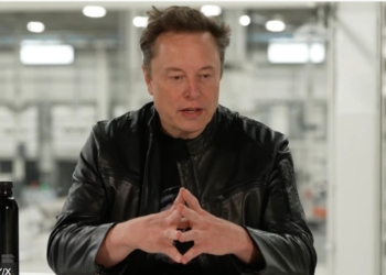 Маск хоче об’єднати Tesla та SpaceX. Для чого це йому