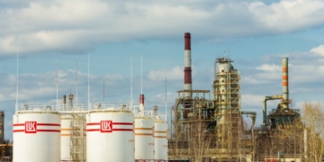 Сьогодні НПЗ в Ухті був уражений новим далекобійним дроном, – Зеленський (ВІДЕО)