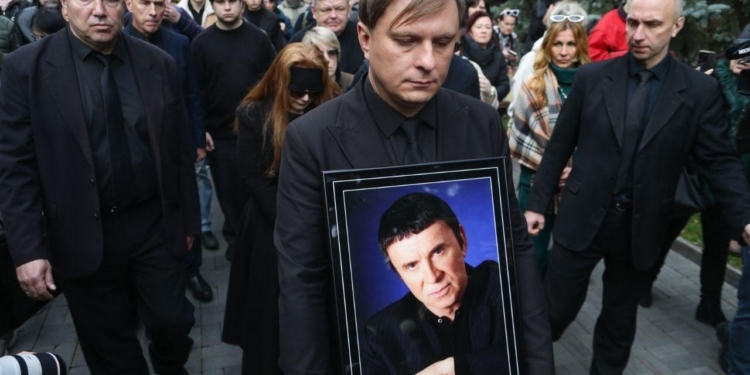 З Кашпіровським попрощалися у Москві, але поховати його можуть в Україні