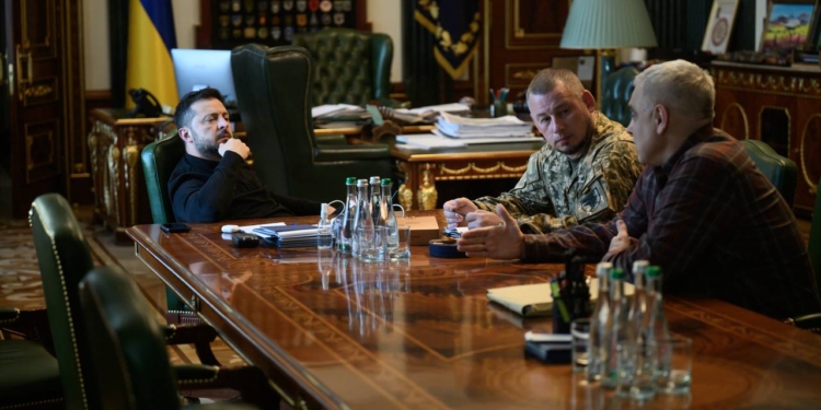 “Готуємо наші відповіді на цю хвилю російської ескалації” – Зеленський провів нараду з головою СБУ та заступником голови ОП