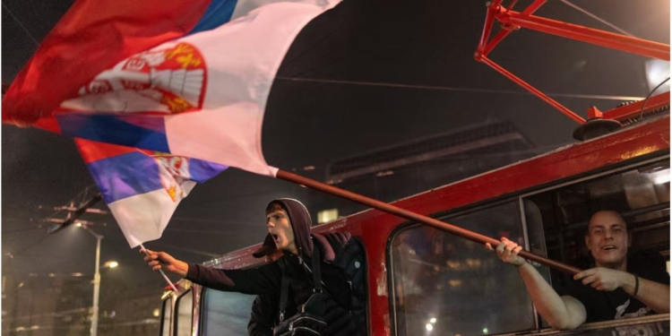 Чого чекати від нової влади в Сербії? Вже обіцяють блокувати зброю для України