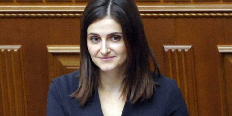 “Скільки можна”? Нардепка від “Слуги” жаліється, що її законопроєкт про списання кредитів загиблим і полоненим хвалять, але в зал виносять “шкурнячки”
