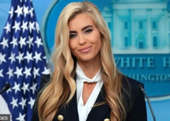 Нова речниця Трампа у 2022-му хвалила Путіна, а Україну “записала” до кабали
